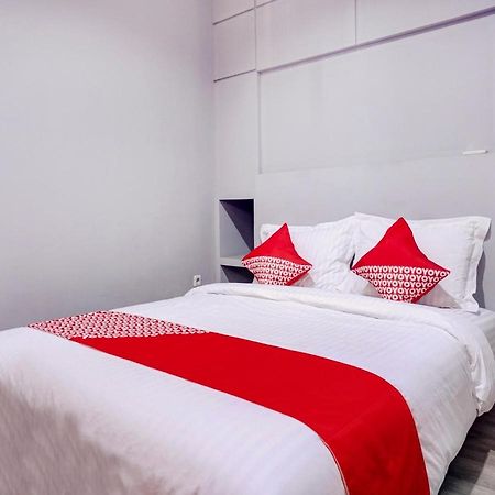 Oyo 1805 Fatmawati Mansion Syariah Hotel Джакарта Екстериор снимка