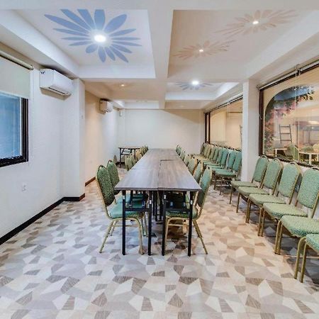 Oyo 1805 Fatmawati Mansion Syariah Hotel Джакарта Екстериор снимка