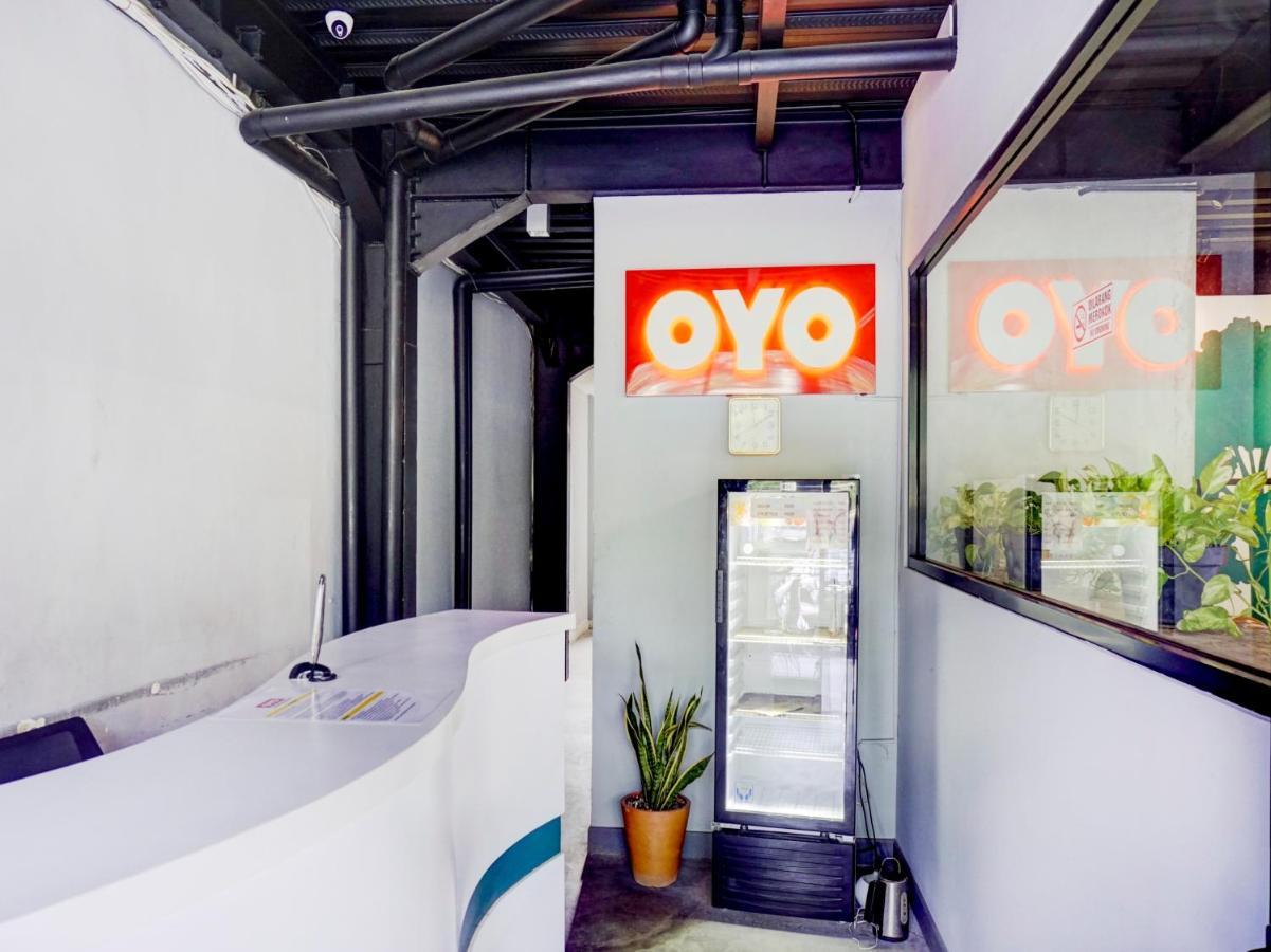 Oyo 1805 Fatmawati Mansion Syariah Hotel Джакарта Екстериор снимка