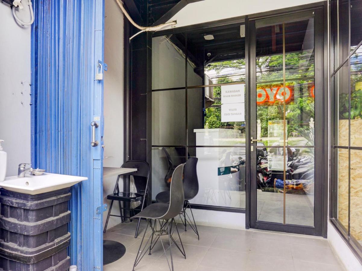 Oyo 1805 Fatmawati Mansion Syariah Hotel Джакарта Екстериор снимка