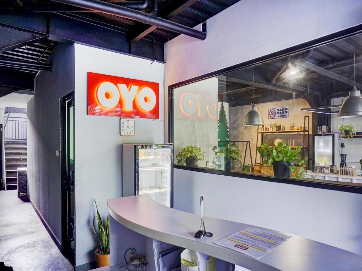 Oyo 1805 Fatmawati Mansion Syariah Hotel Джакарта Екстериор снимка