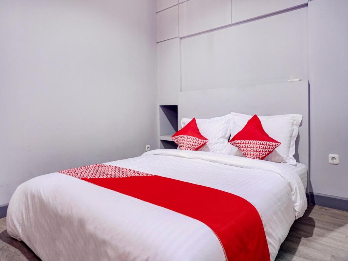 Oyo 1805 Fatmawati Mansion Syariah Hotel Джакарта Екстериор снимка