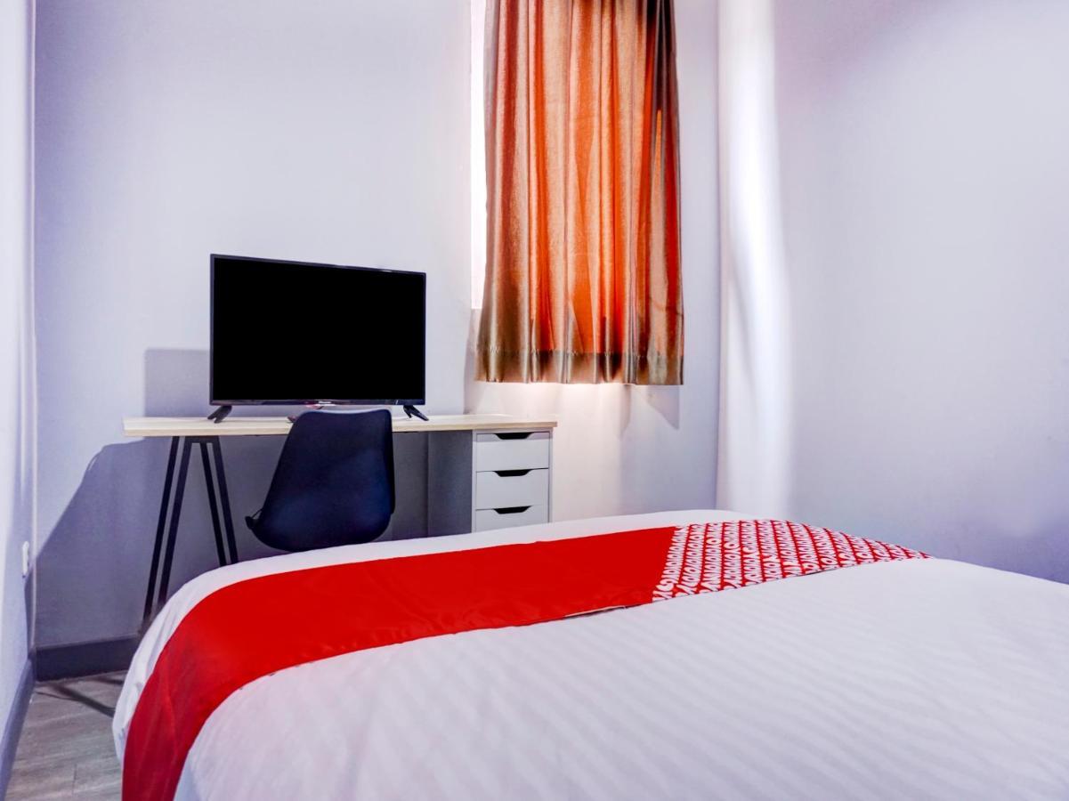 Oyo 1805 Fatmawati Mansion Syariah Hotel Джакарта Екстериор снимка