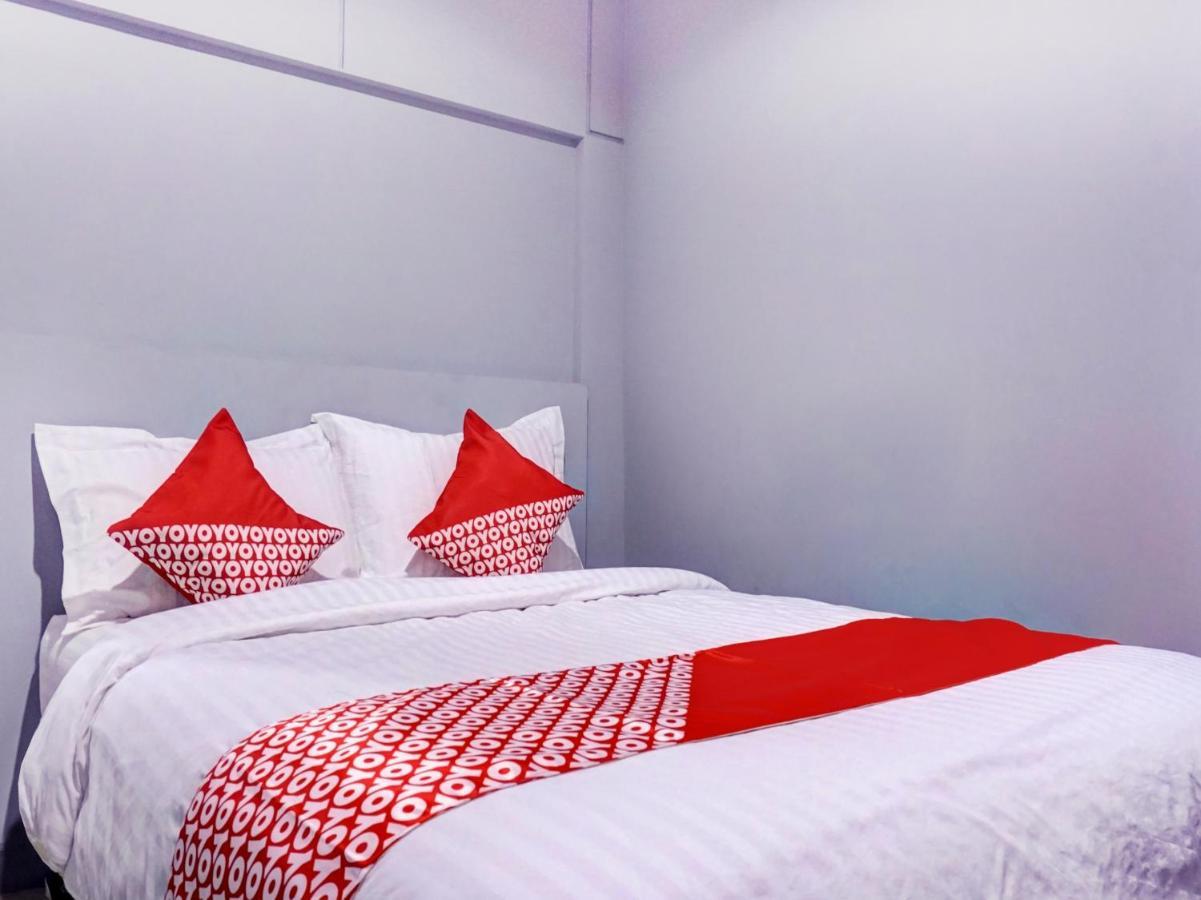 Oyo 1805 Fatmawati Mansion Syariah Hotel Джакарта Екстериор снимка