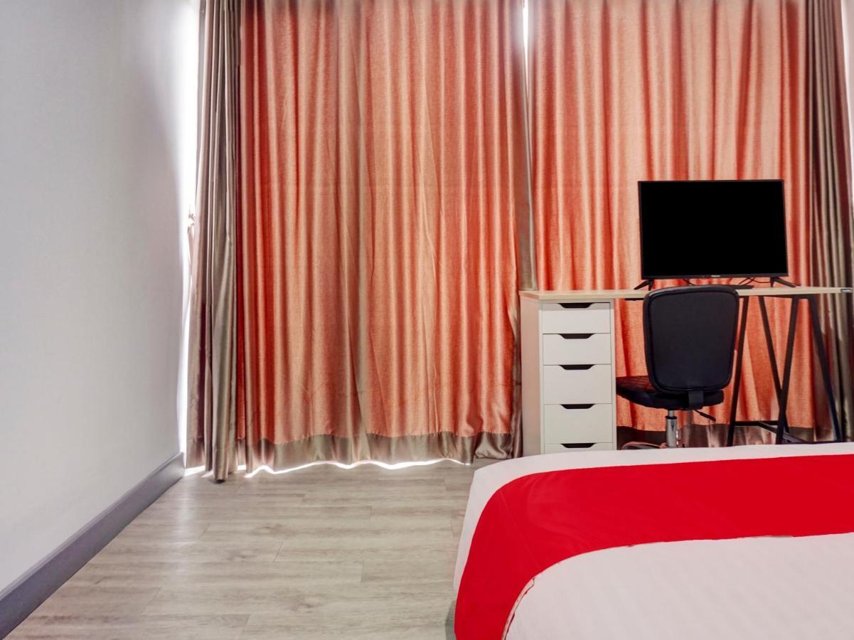 Oyo 1805 Fatmawati Mansion Syariah Hotel Джакарта Екстериор снимка