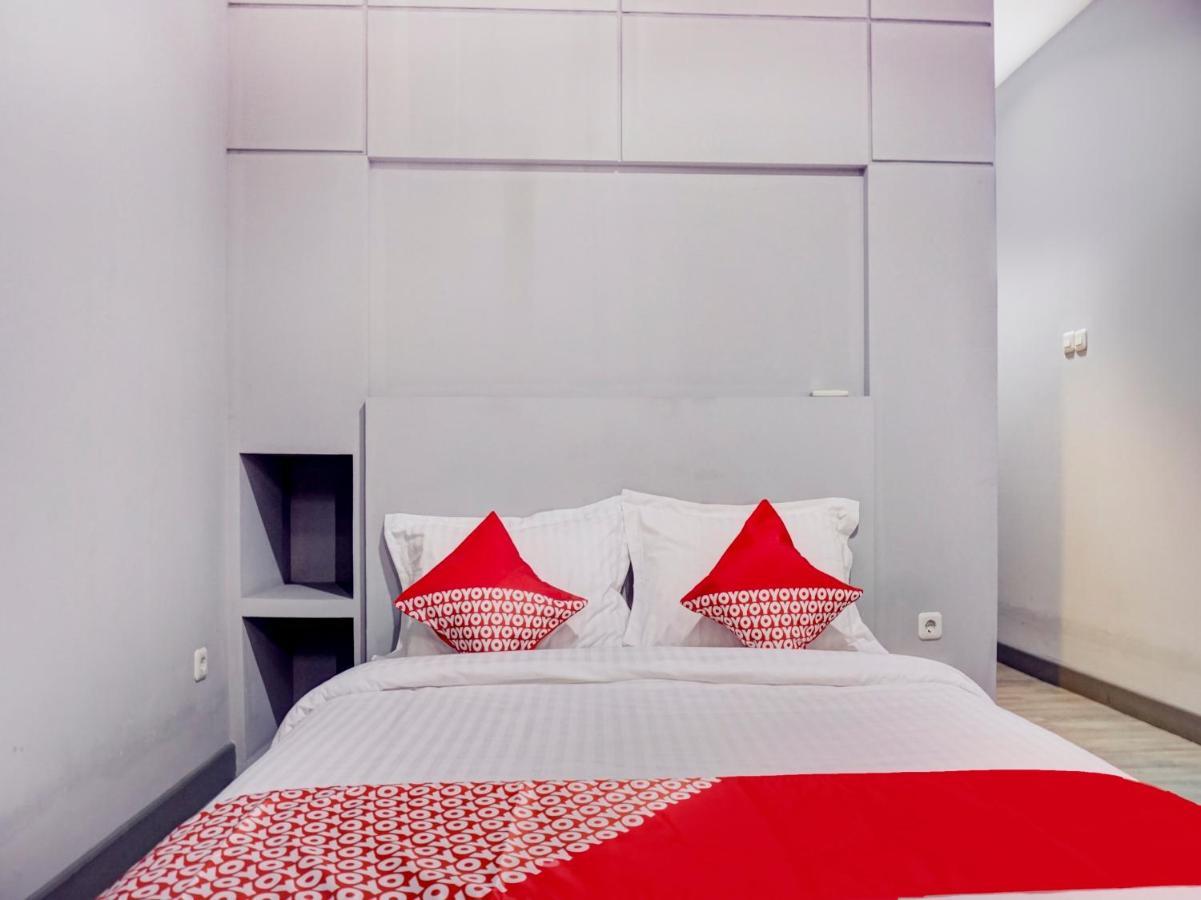 Oyo 1805 Fatmawati Mansion Syariah Hotel Джакарта Екстериор снимка