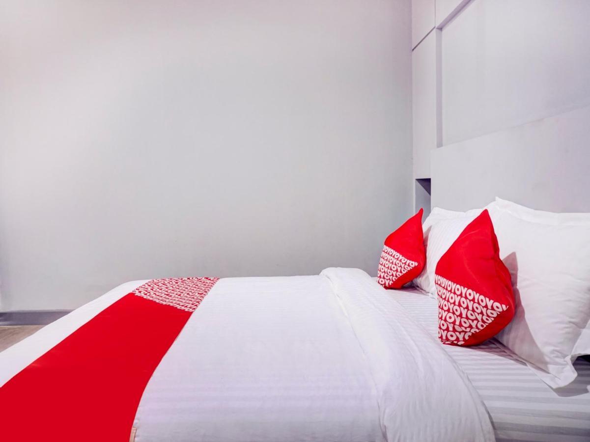Oyo 1805 Fatmawati Mansion Syariah Hotel Джакарта Екстериор снимка