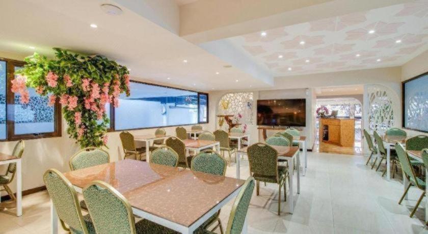 Oyo 1805 Fatmawati Mansion Syariah Hotel Джакарта Екстериор снимка